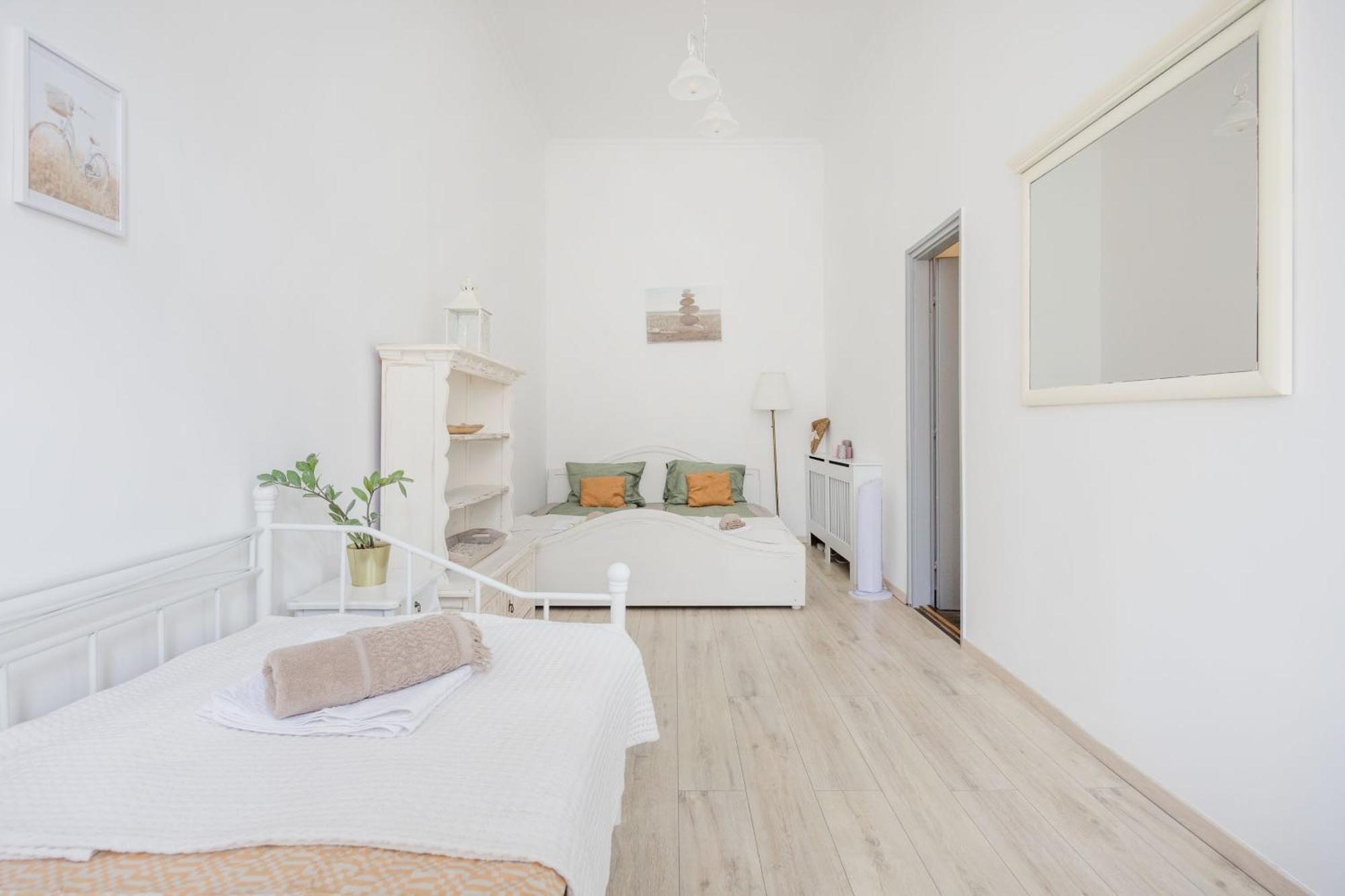 A Touch Of Provence And Pastels In The Centre Appartement Boedapest Buitenkant foto