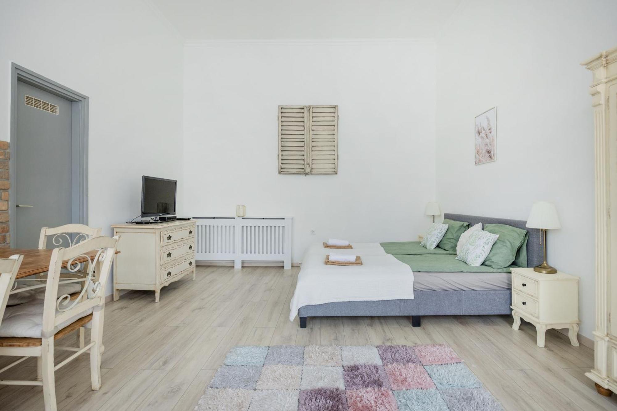 A Touch Of Provence And Pastels In The Centre Appartement Boedapest Buitenkant foto