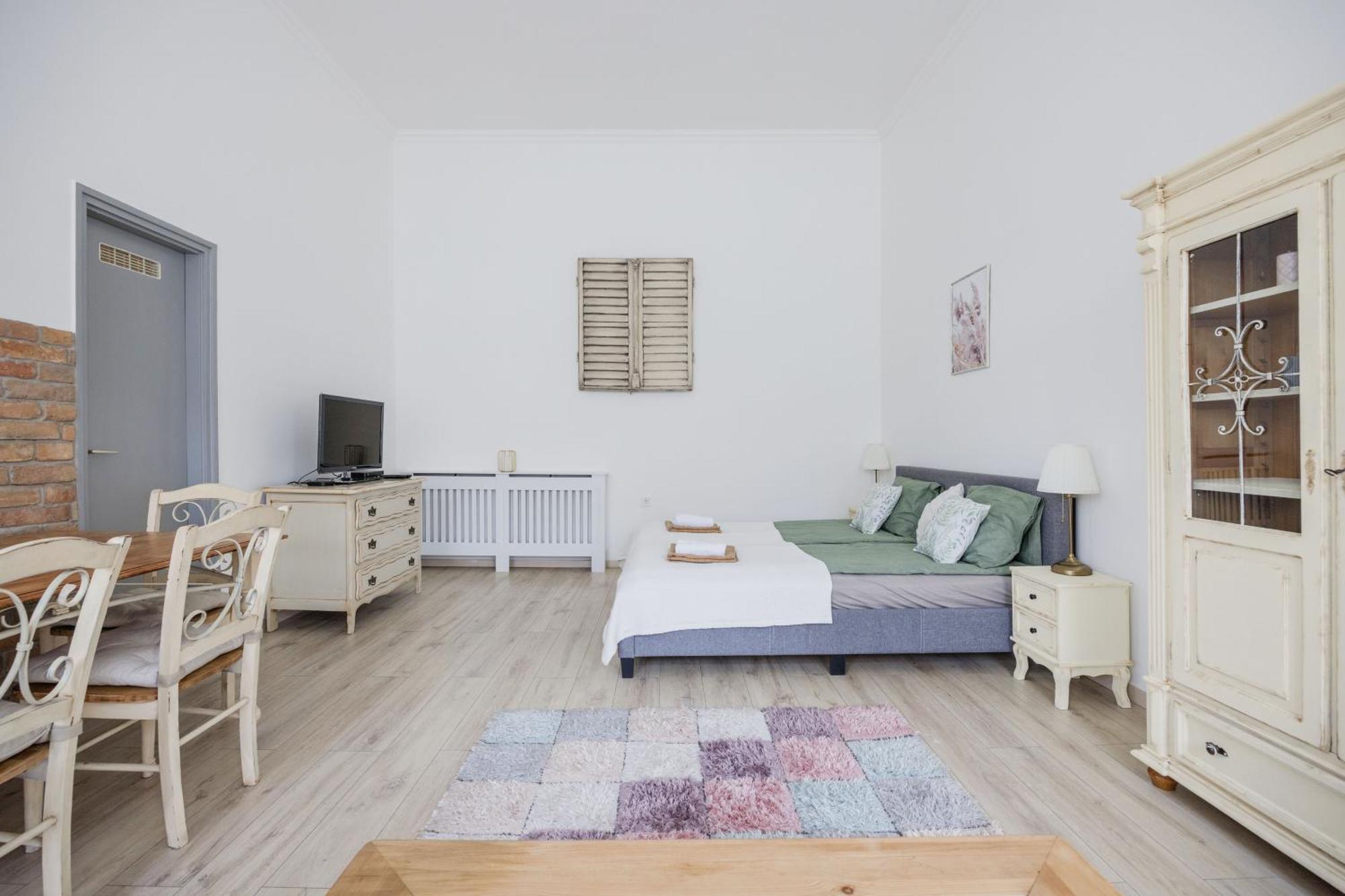 A Touch Of Provence And Pastels In The Centre Appartement Boedapest Buitenkant foto