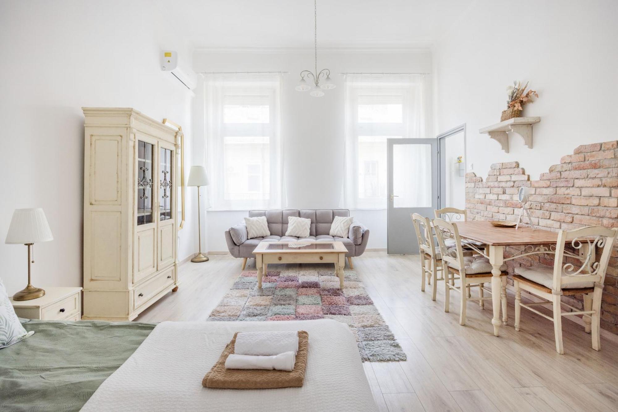 A Touch Of Provence And Pastels In The Centre Appartement Boedapest Buitenkant foto