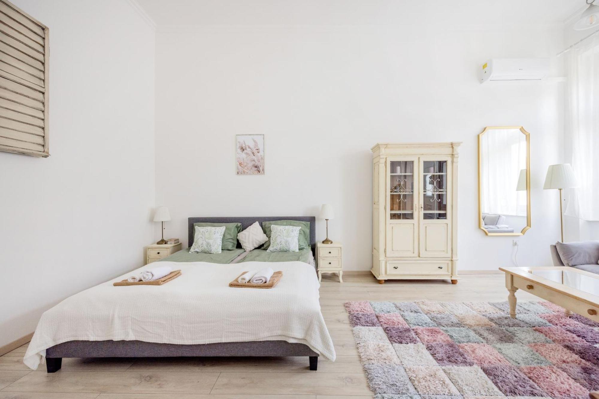 A Touch Of Provence And Pastels In The Centre Appartement Boedapest Buitenkant foto