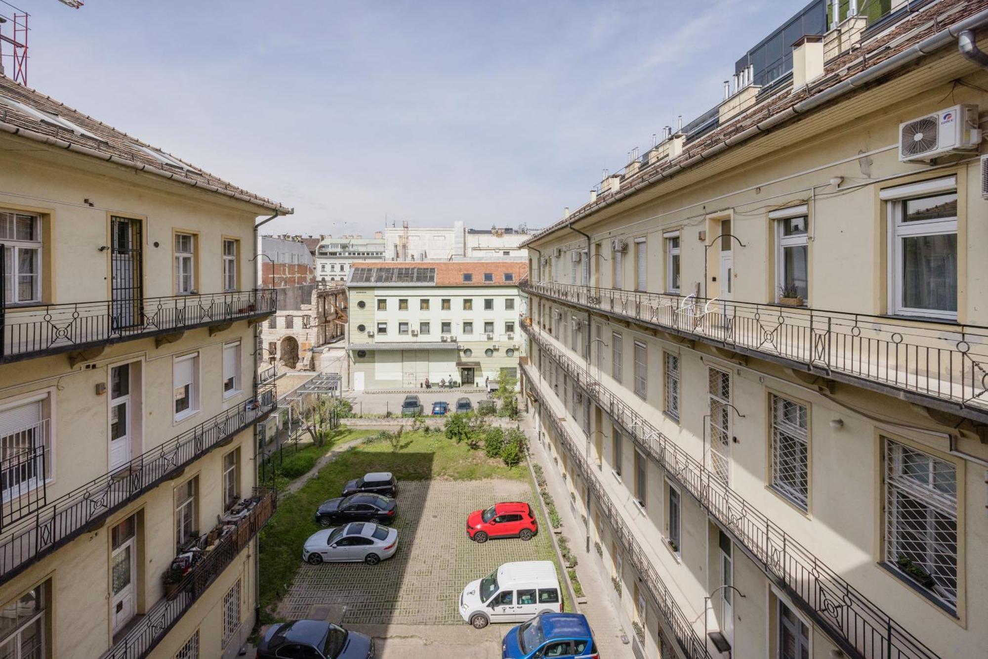 A Touch Of Provence And Pastels In The Centre Appartement Boedapest Buitenkant foto